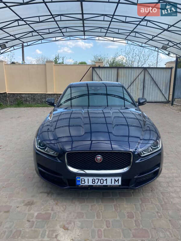 Jaguar Xe (2015)