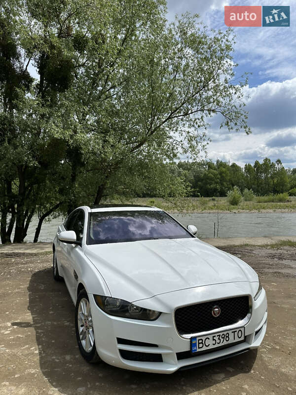 Jaguar Xe (2016)