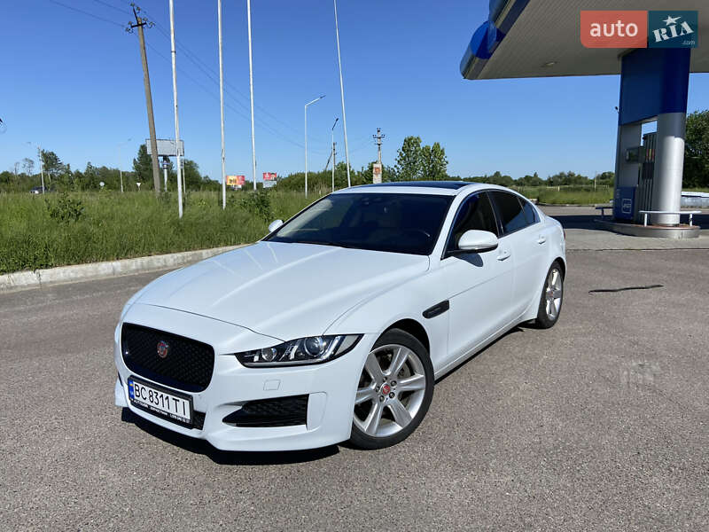 Jaguar Xe (2016)
