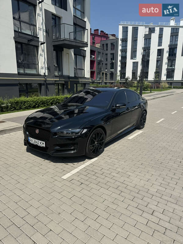 Jaguar Xe (2016)