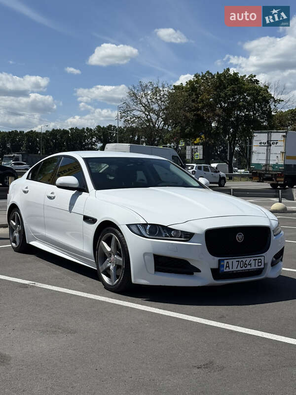 Jaguar Xe (2015)