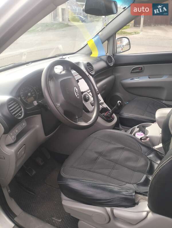 Kia Carens (2008)