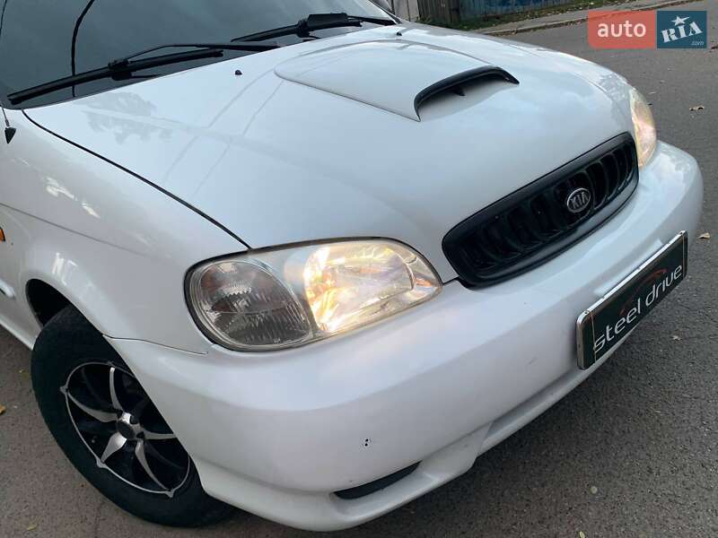Kia Carnival (2001)