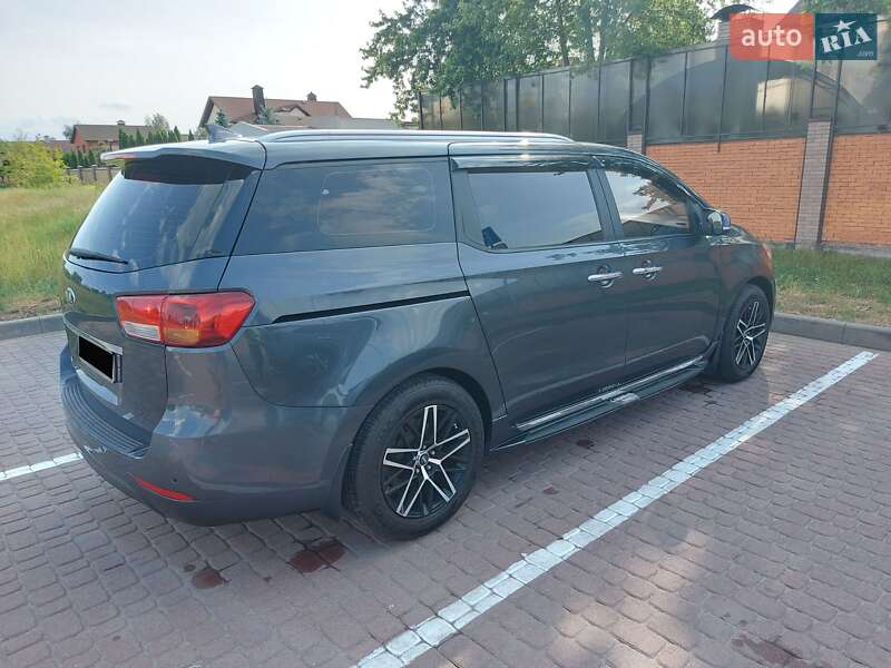 Kia Carnival (2015)