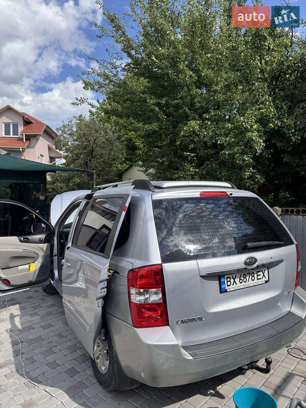 Kia Carnival (2006)