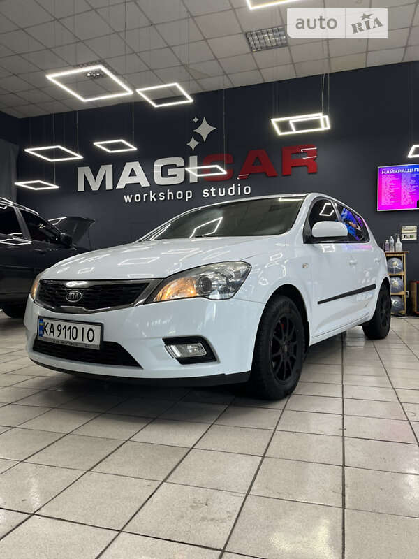 Kia Ceed (2010)