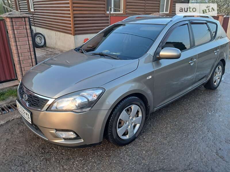 Kia Ceed (2011)