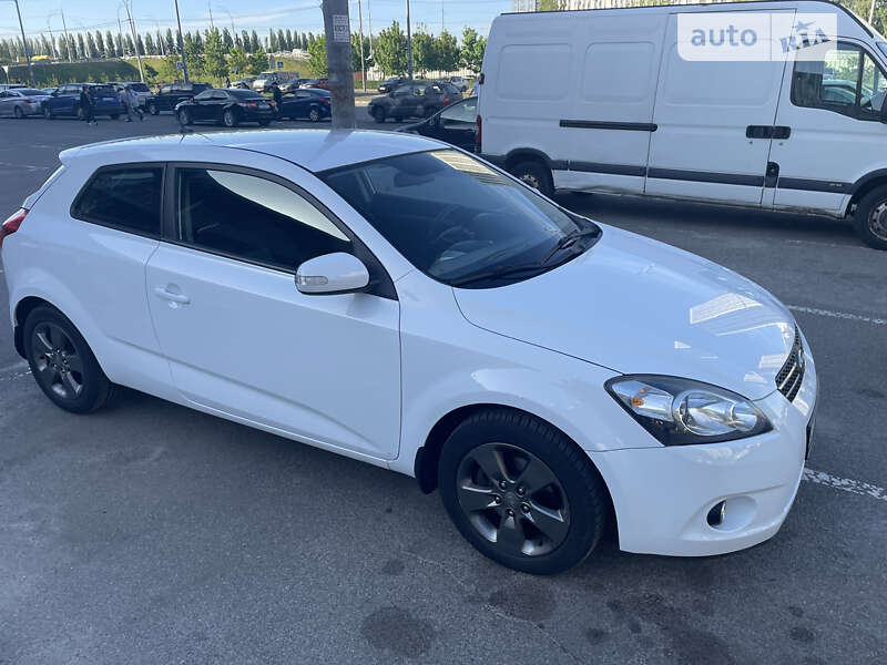 Kia Ceed (2010)