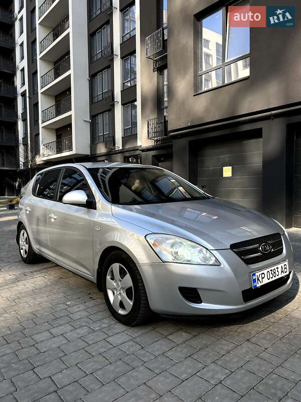 Kia Ceed (2008)