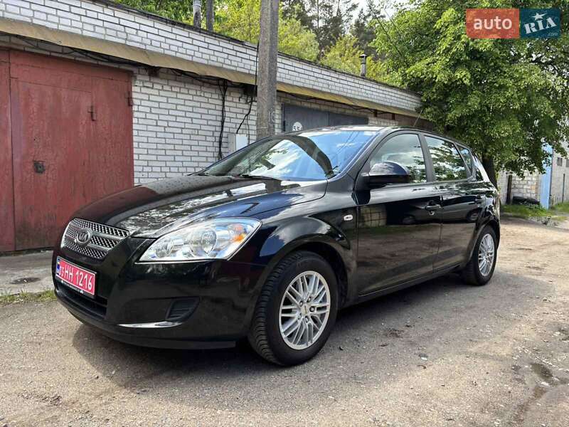 Kia Ceed (2008)