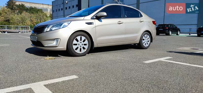 Kia Rio (2013)