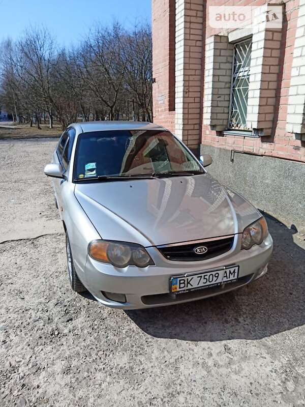 Kia Shuma (2004)