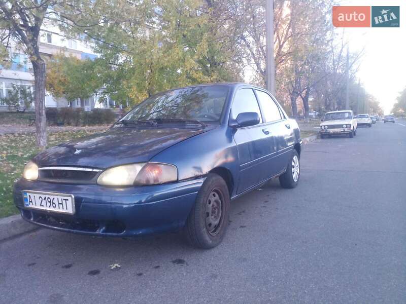 Kia Shuma (1997)