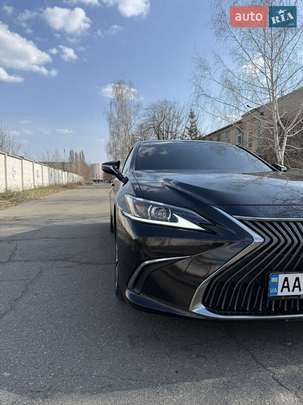 Lexus Es (2021)