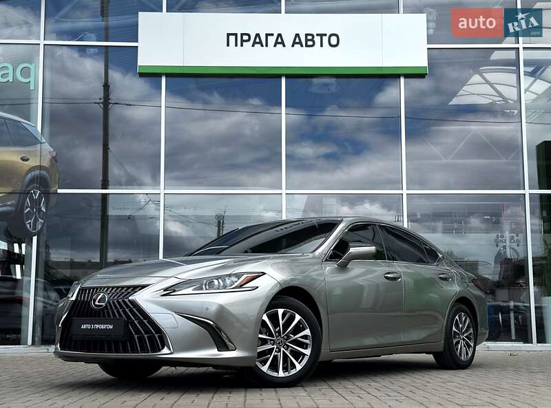Lexus Es (2022)