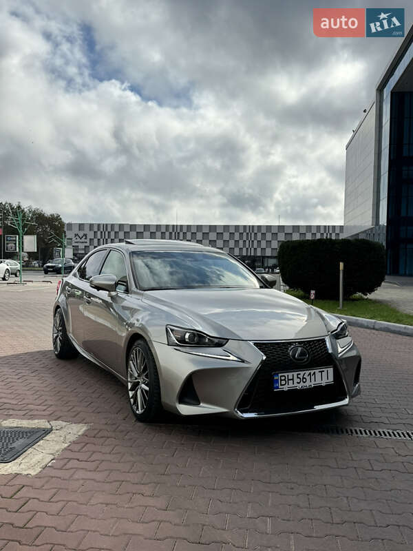 Lexus Is (2017)