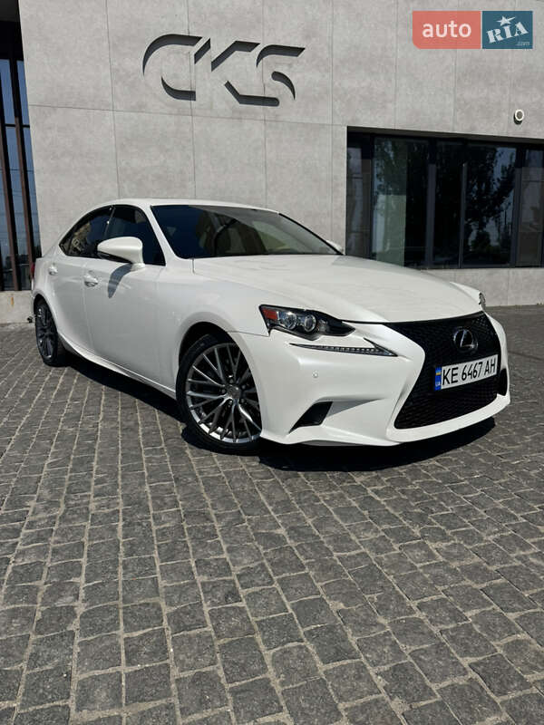 Lexus Is (2016)