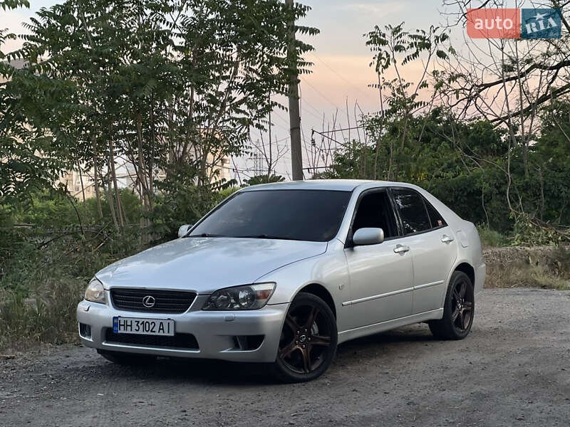 Lexus Is (2000)