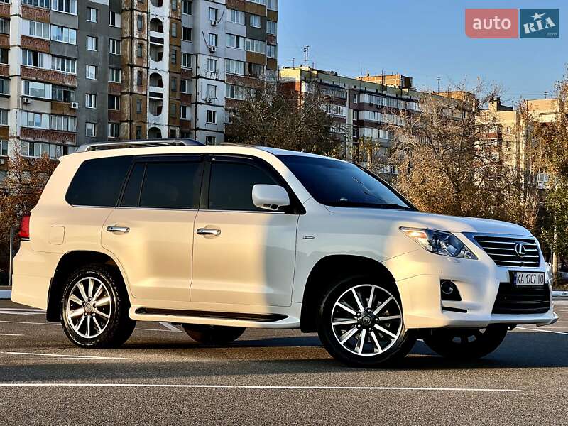 Lexus Lx (2011)
