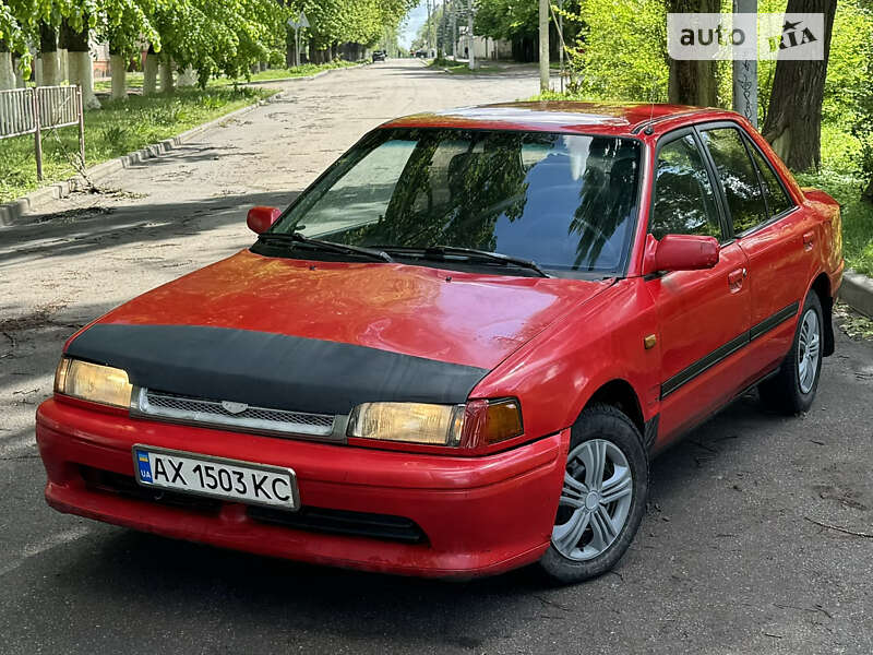 Mazda 323 (1990)