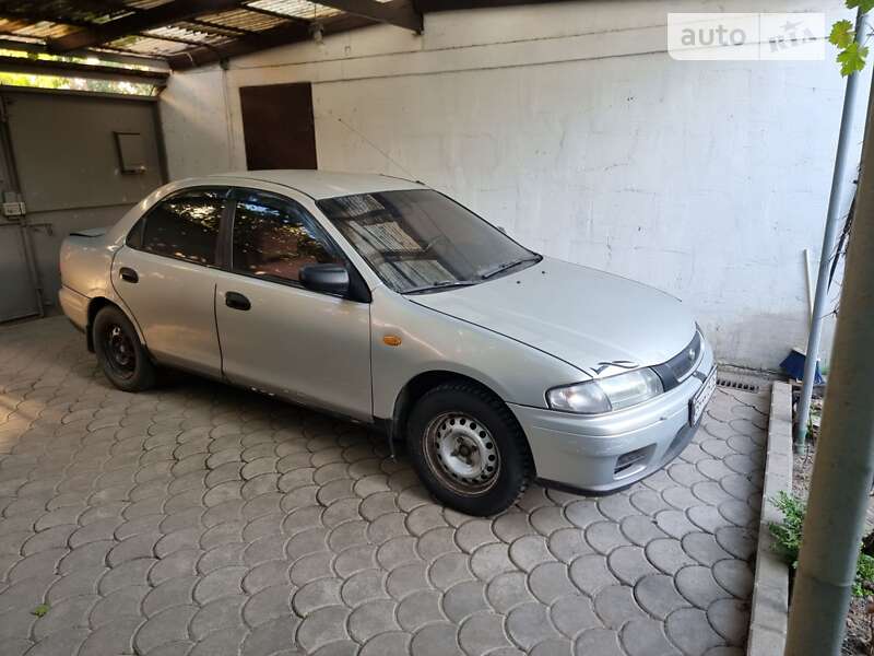 Mazda 323 (1997)