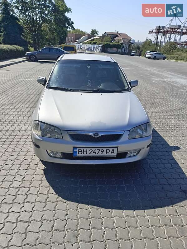 Mazda 323 (1999)
