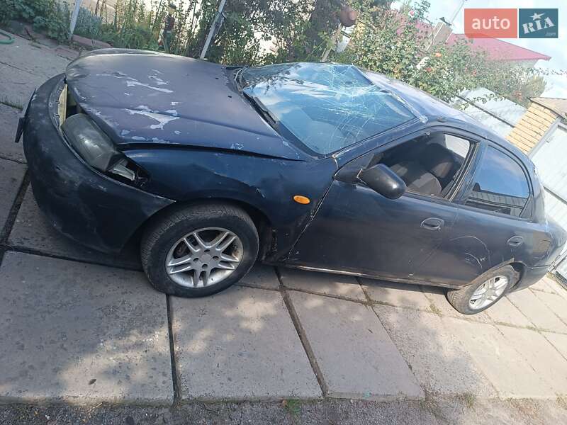 Mazda 323 (1998)