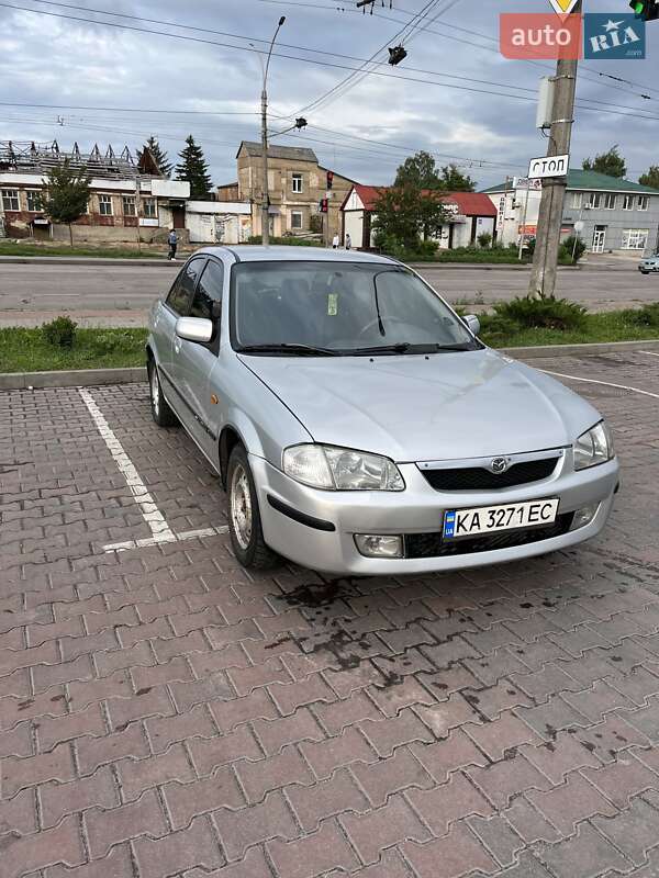 Mazda 323 (2000)