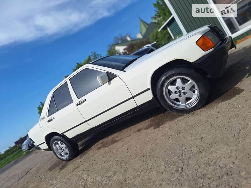 Mercedes-benz 190 (1984)