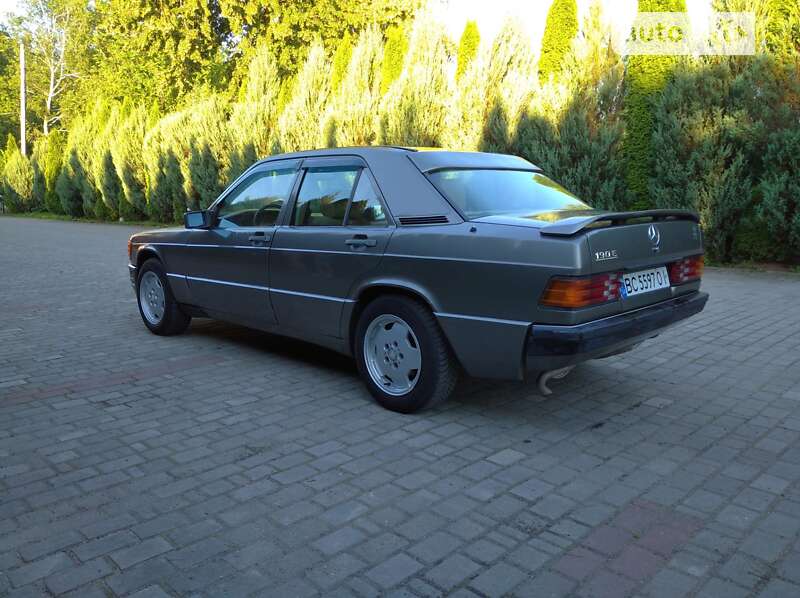 Mercedes-benz 190 (1985)