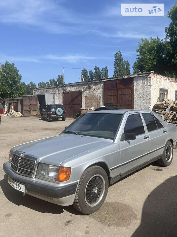 Mercedes-benz 190 (1988)