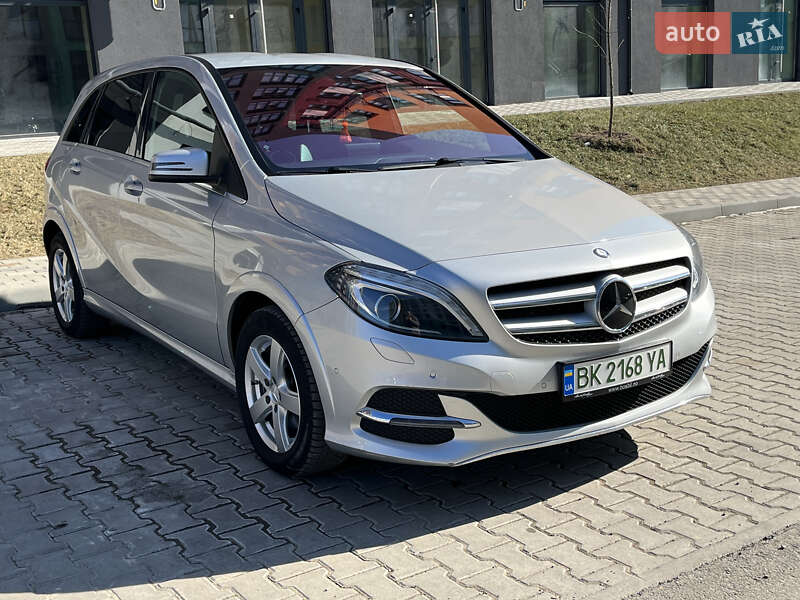 Mercedes-benz B-class (2015)