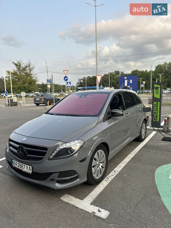 Mercedes-benz B-class (2015)
