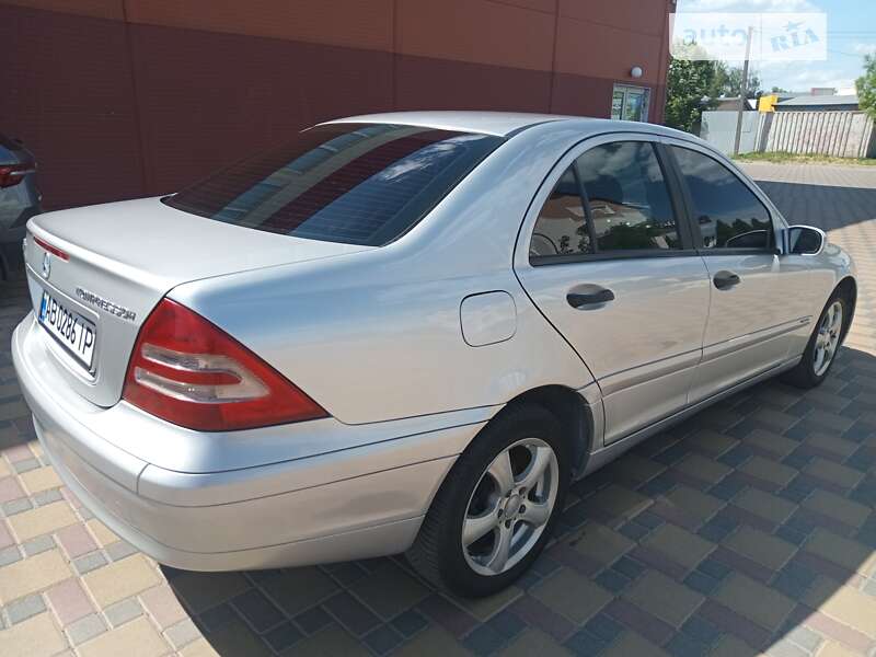 Mercedes-benz 180c (2002)