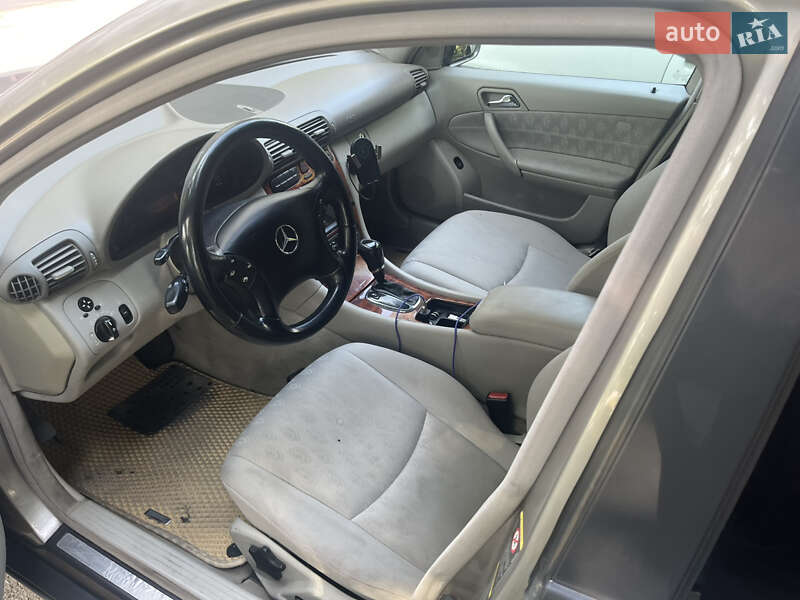 Mercedes-benz C-class (2004)
