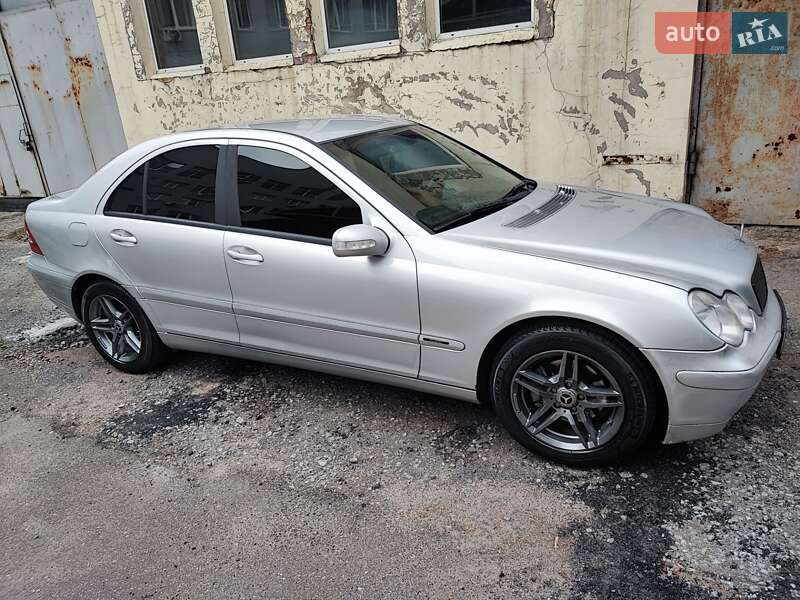 Mercedes-benz C-class (2004)