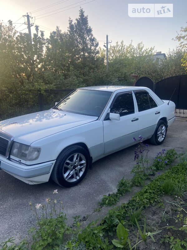 Mercedes-benz 260e (1993)