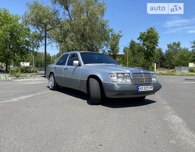 Mercedes-benz 260 (1990)