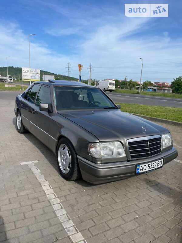 Mercedes-benz E 220 (1993)
