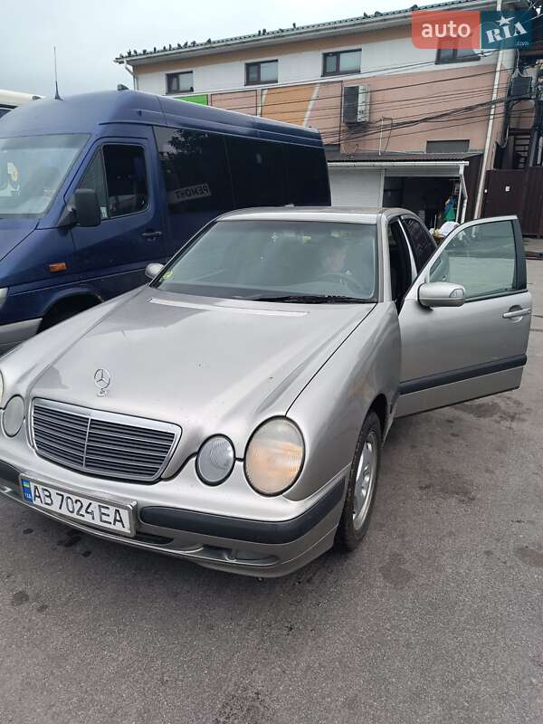 Mercedes-benz E-class (1999)
