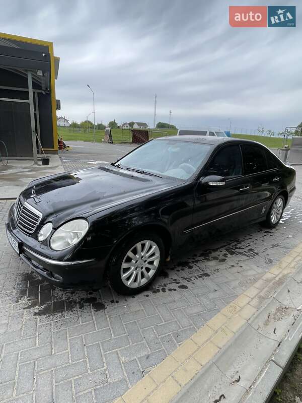 Mercedes-benz E-class (2002)