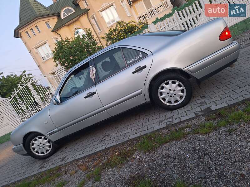 Mercedes-benz E-class (2000)