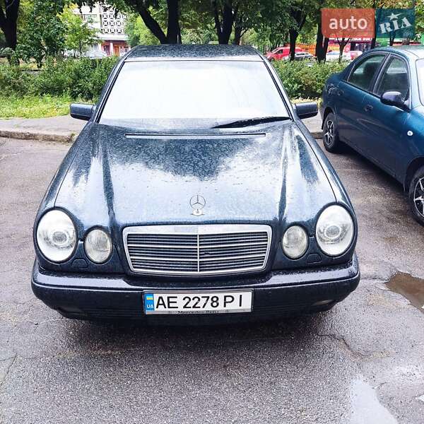 Mercedes-benz E-class (1999)