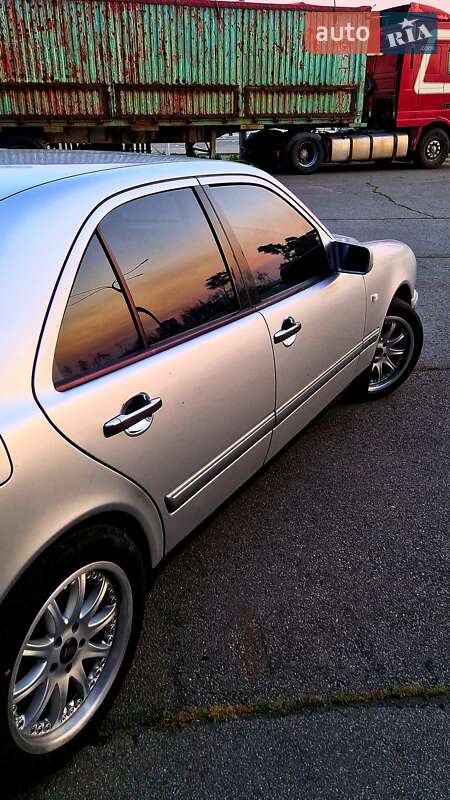 Mercedes-benz E-class (1998)