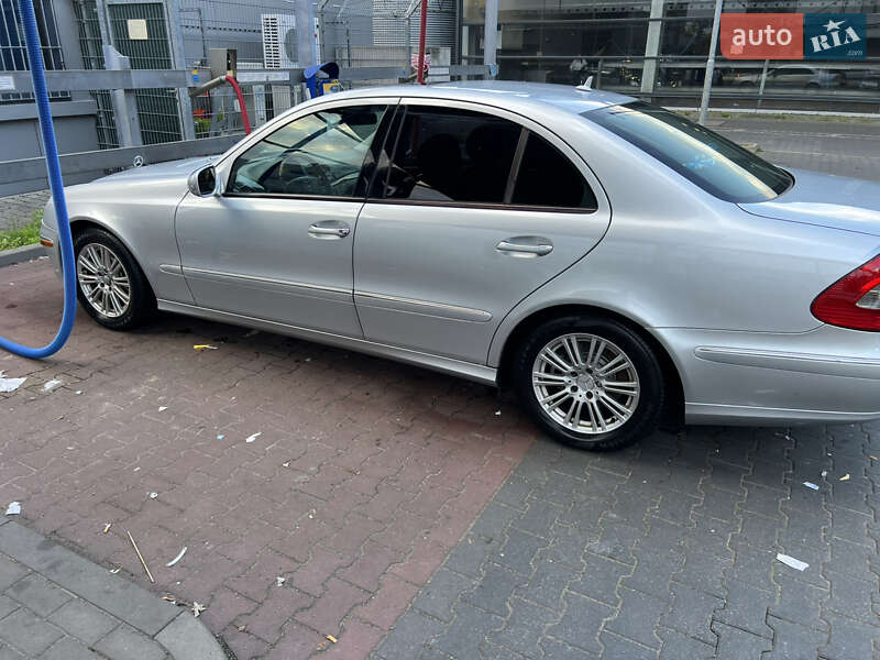 Mercedes-benz E-class (2008)