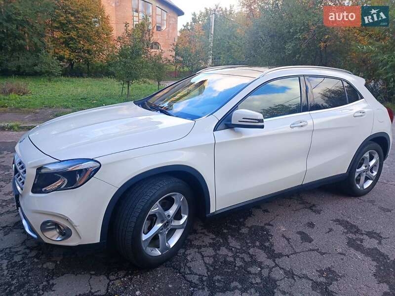 Mercedes-benz Gla-class (2017)