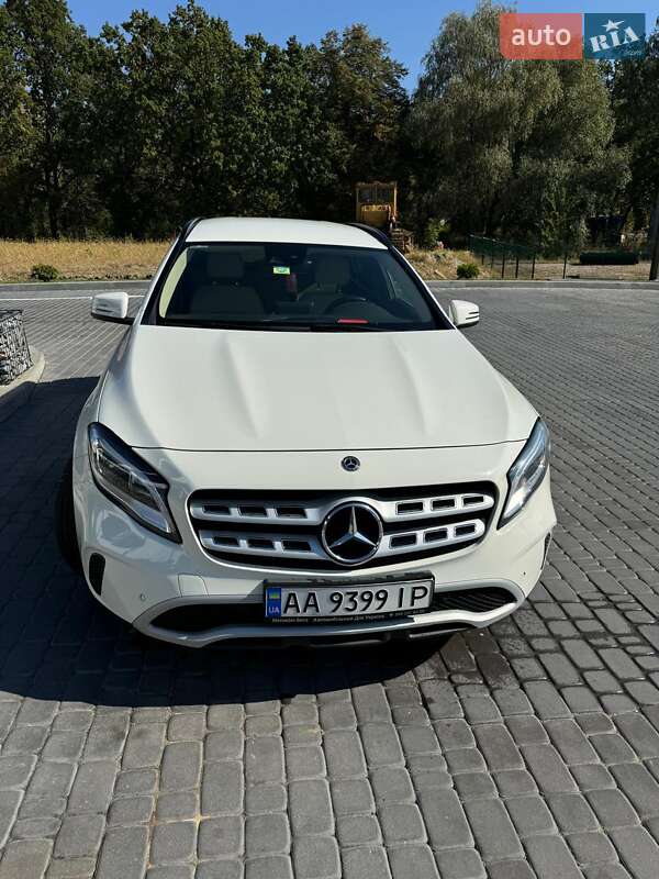 Mercedes-benz Gla-class (2017)
