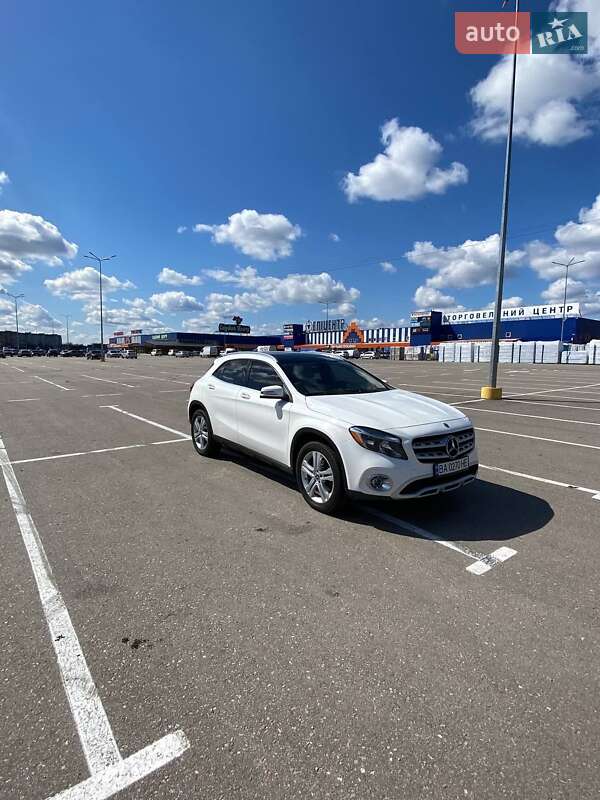 Mercedes-benz Gla-class (2017)