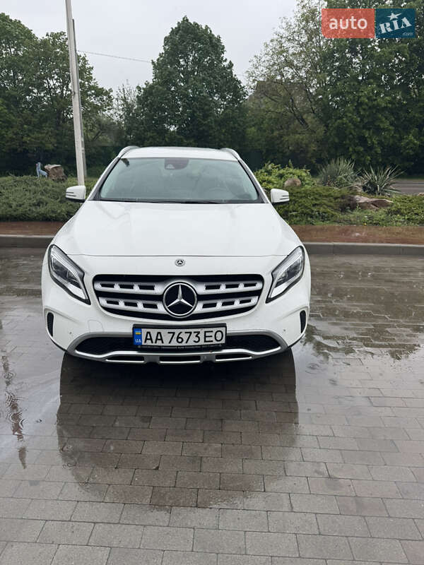 Mercedes-benz Gla-class (2018)