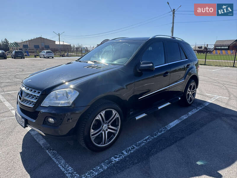 Mercedes-benz M-class (2010)